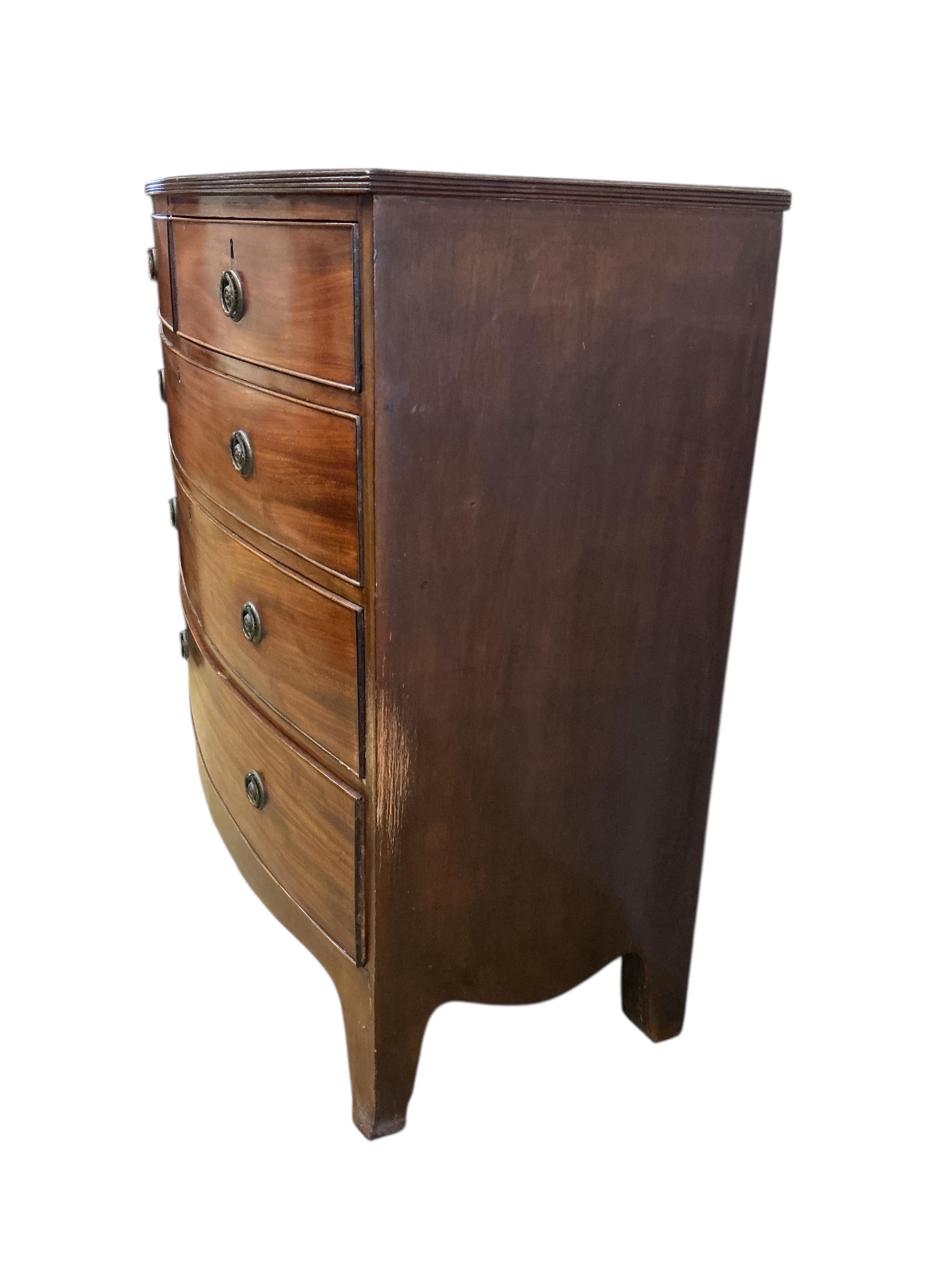 A Regency mahogany bowfront chest of drawers, width 106cm, depth 52cm, height 105cm